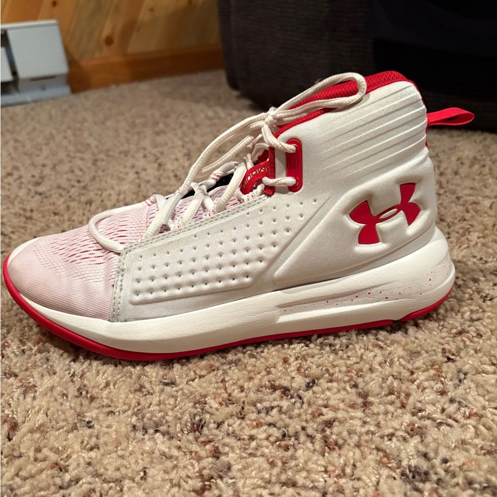 Under Armour Basketball Sneaker Size 8. White with Red trim